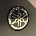 Logo Yamaha 50mm Noir Brillant – Image 2
